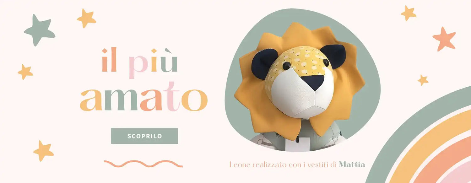 Un tenero leone di peluche con una criniera gialla e una testa tigrata.
